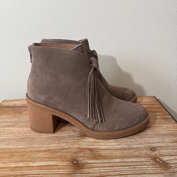UGG Corin Grey Taupe Heeled Suede Bootie with Tassels Women’s Size 6 - Picture 3 of 10